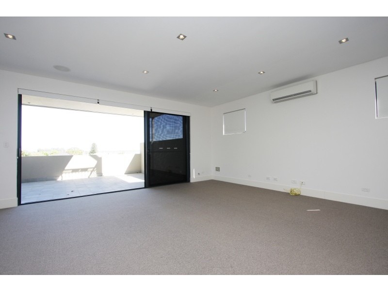 77a Robert, Como WA 6152