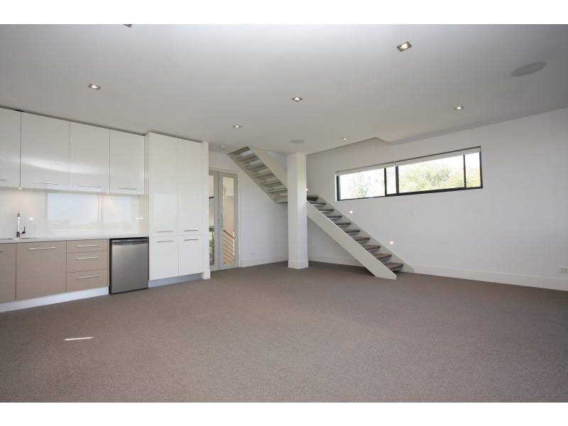 77a Robert, Como WA 6152