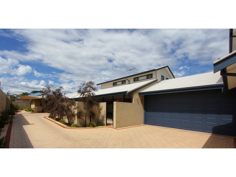 2/136 Robert Street, Como WA 6152