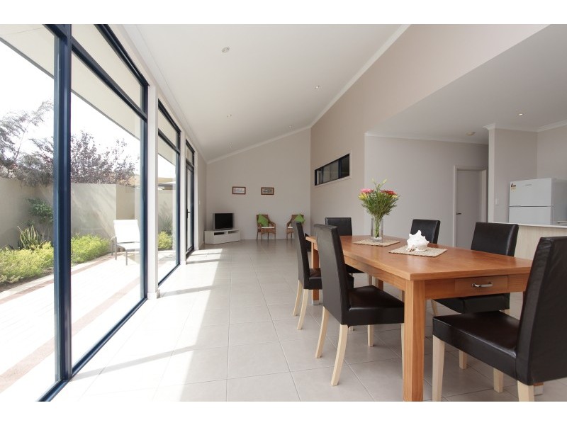 2/136 Robert Street, Como WA 6152