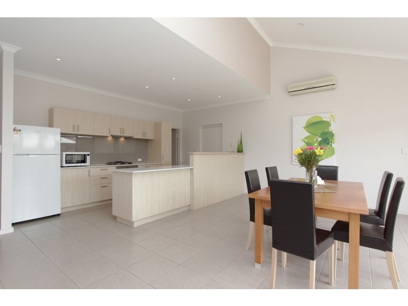 2/136 Robert Street, Como WA 6152