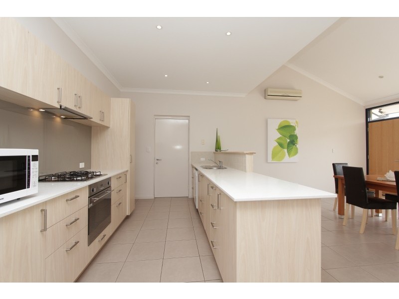 2/136 Robert Street, Como WA 6152