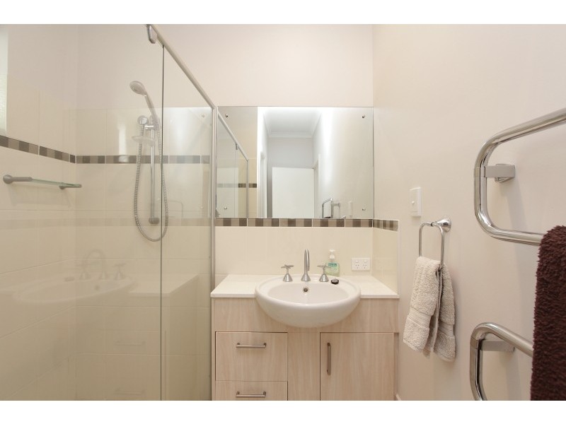 2/136 Robert Street, Como WA 6152