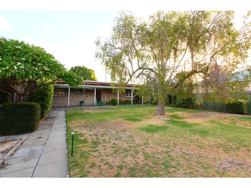 138 Gwenyfred Road, Kensington WA 6151