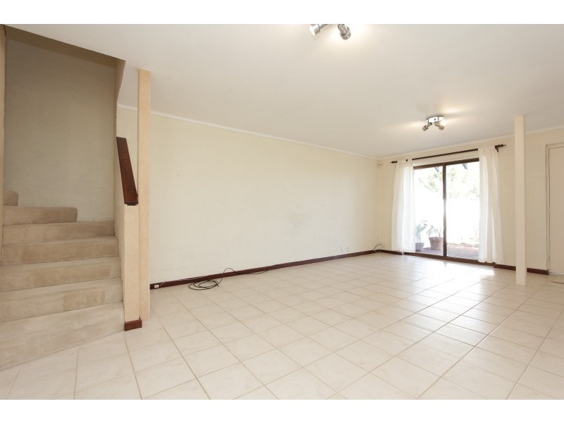 2/256 Labouchere Rd, Como WA 6152