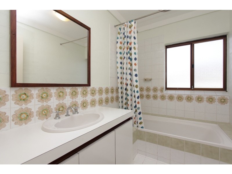 2/256 Labouchere Rd, Como WA 6152