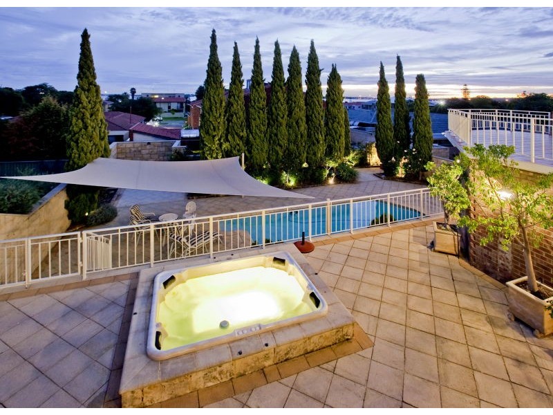 23 Robert Street, Como WA 6152