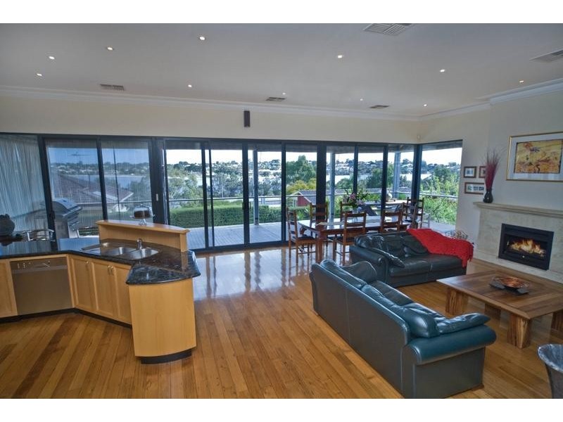 7 Success Crescent, Salter Point WA 6152