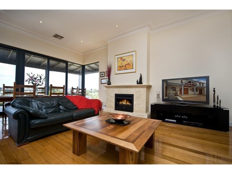 7 Success Crescent, Salter Point WA 6152