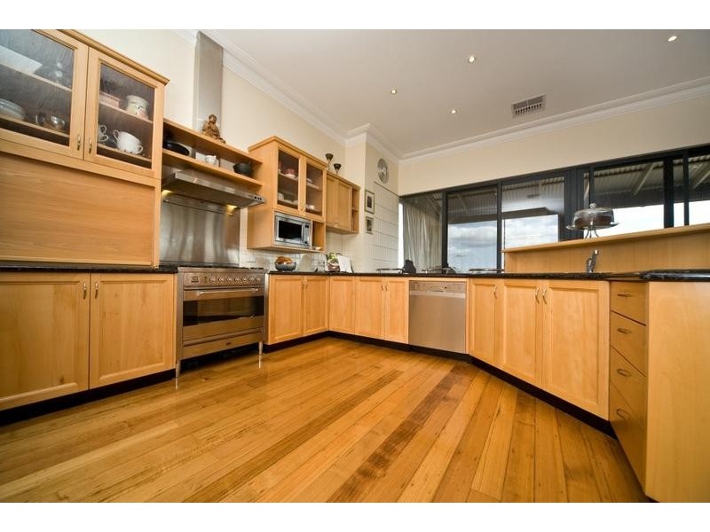 7 Success Crescent, Salter Point WA 6152