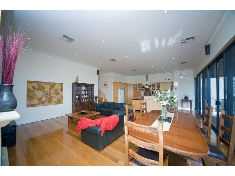 7 Success Crescent, Salter Point WA 6152