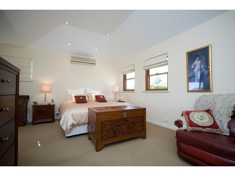 7 Success Crescent, Salter Point WA 6152