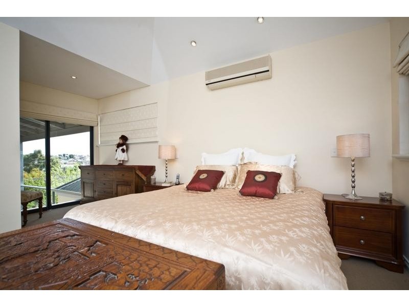 7 Success Crescent, Salter Point WA 6152