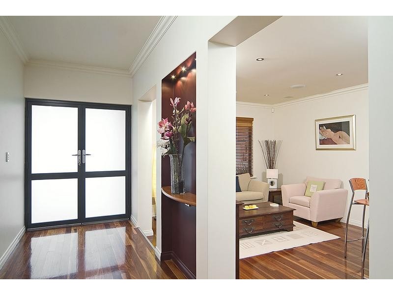 4 Hogg Avenue, Salter Point WA 6152