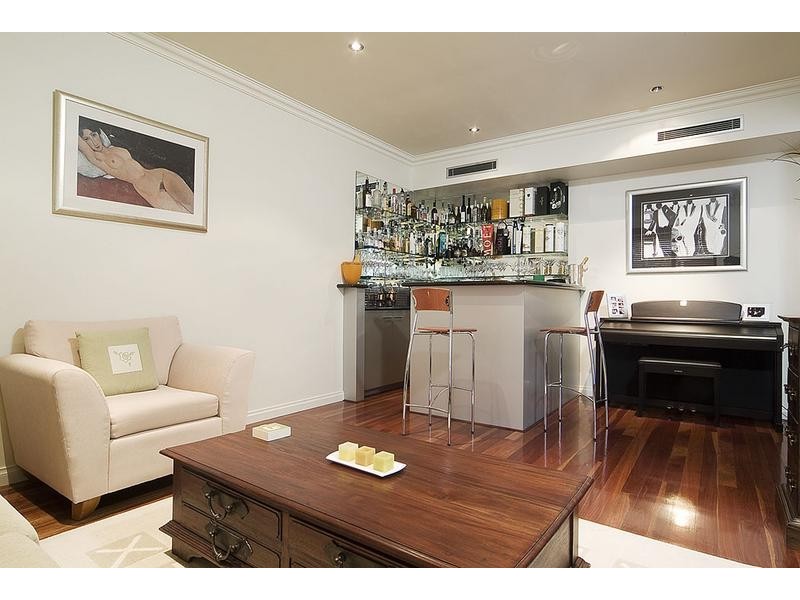4 Hogg Avenue, Salter Point WA 6152