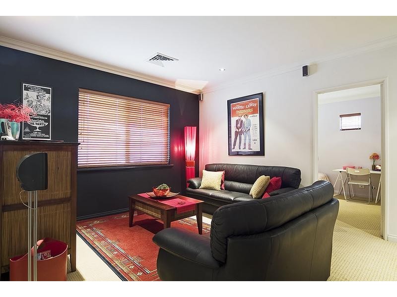 4 Hogg Avenue, Salter Point WA 6152