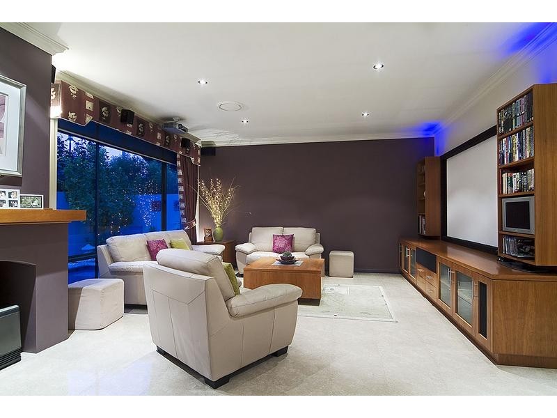 4 Hogg Avenue, Salter Point WA 6152
