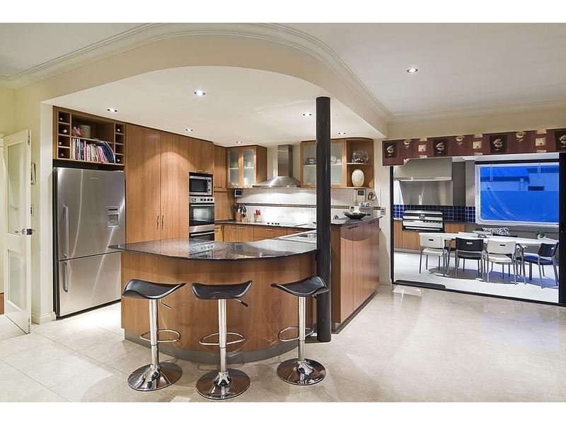 4 Hogg Avenue, Salter Point WA 6152