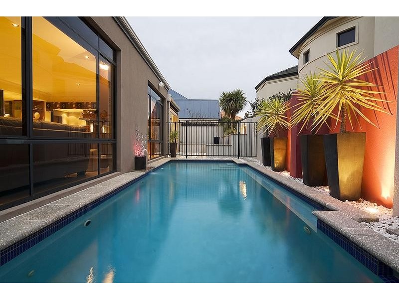 4 Hogg Avenue, Salter Point WA 6152