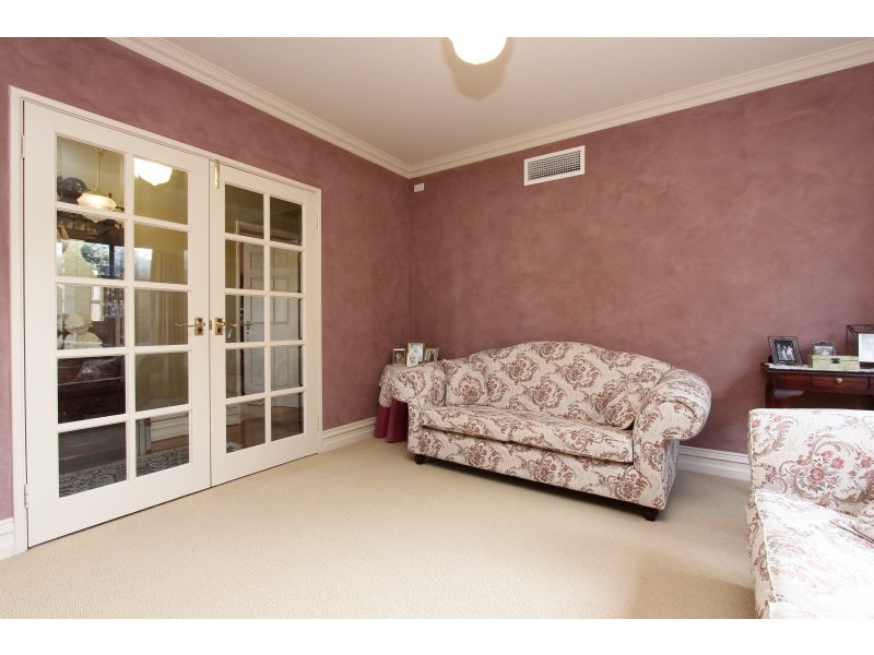 18 Broad Street, Kensington WA 6151