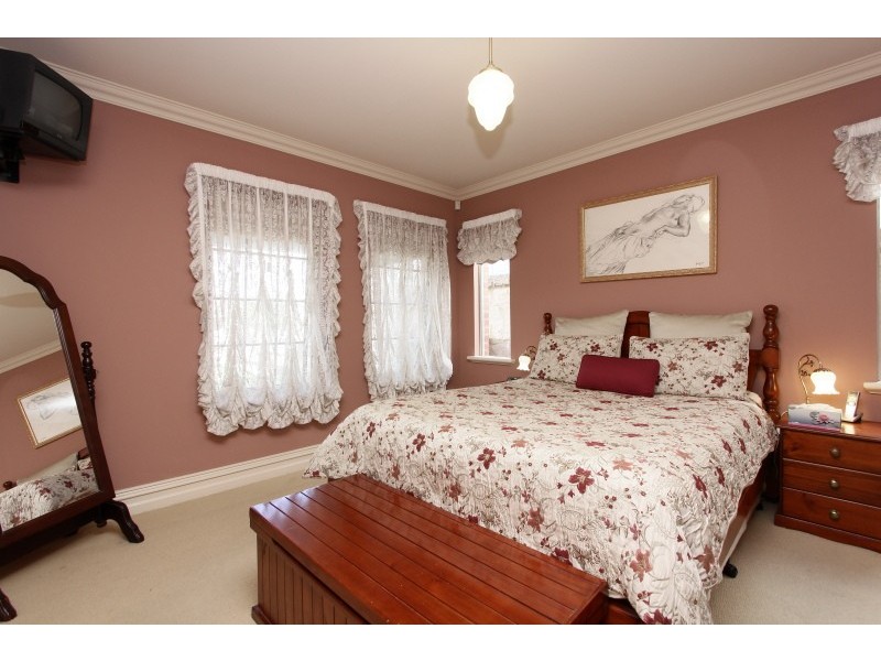 18 Broad Street, Kensington WA 6151