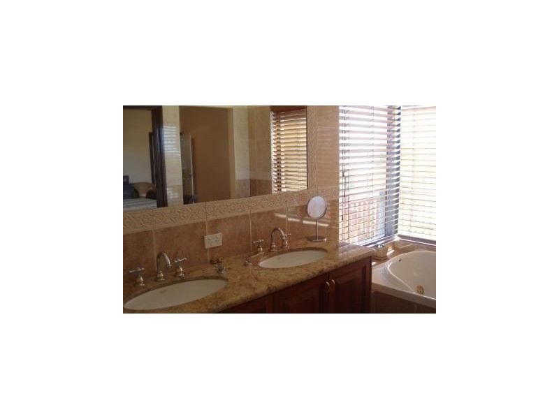 14 Etna Place, Rossmoyne WA 6148