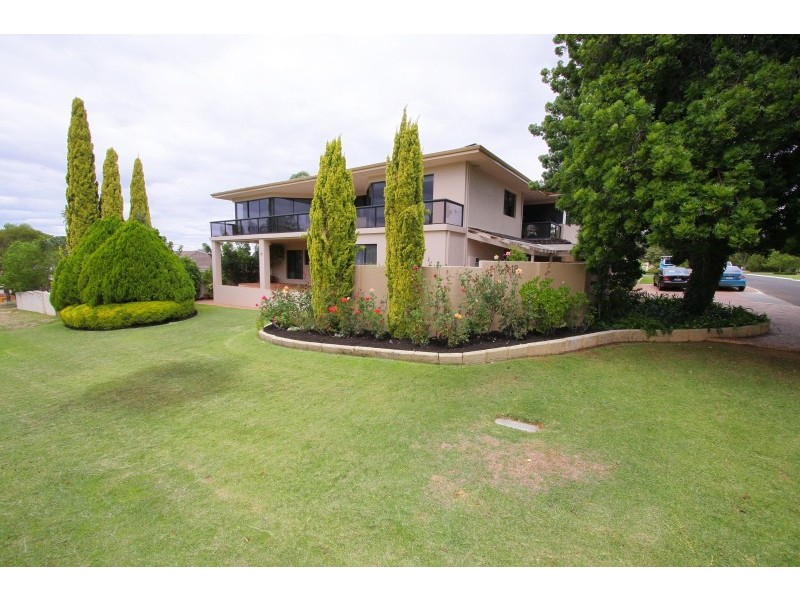 18 Rookwood Street, Mount Pleasant WA 6153