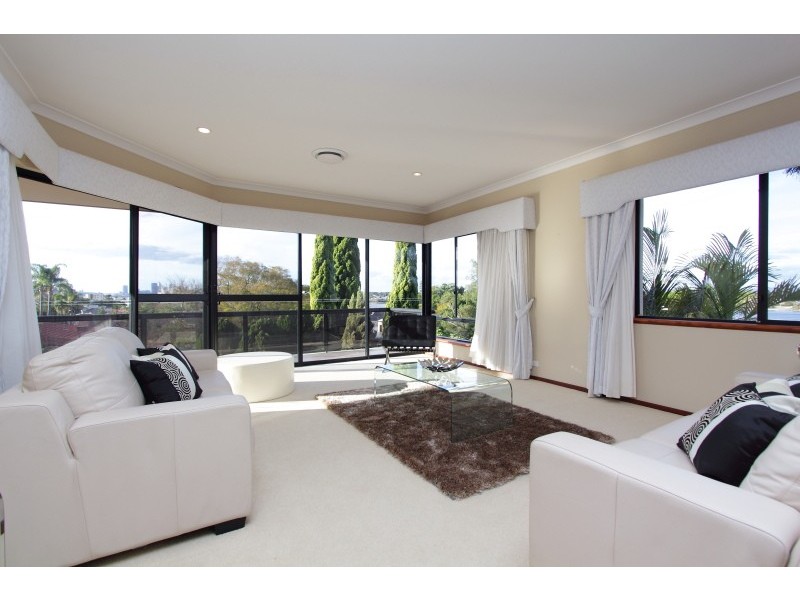 18 Rookwood Street, Mount Pleasant WA 6153