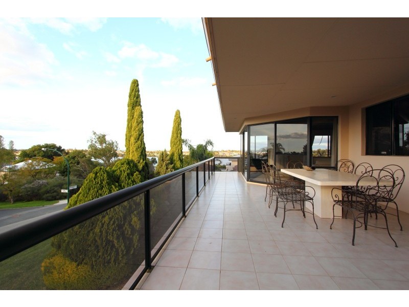 18 Rookwood Street, Mount Pleasant WA 6153