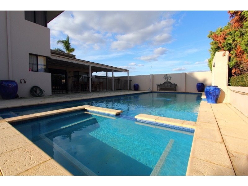 18 Rookwood Street, Mount Pleasant WA 6153