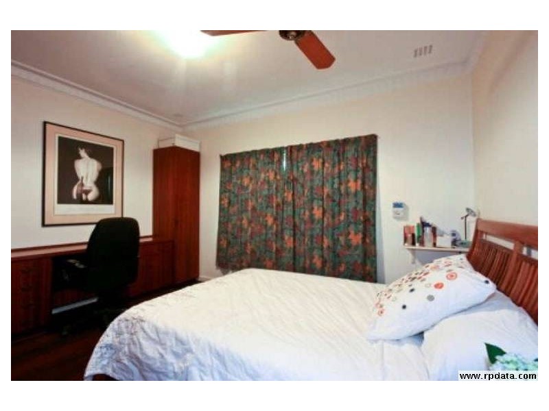60 Crawshaw Street, Manning WA 6152