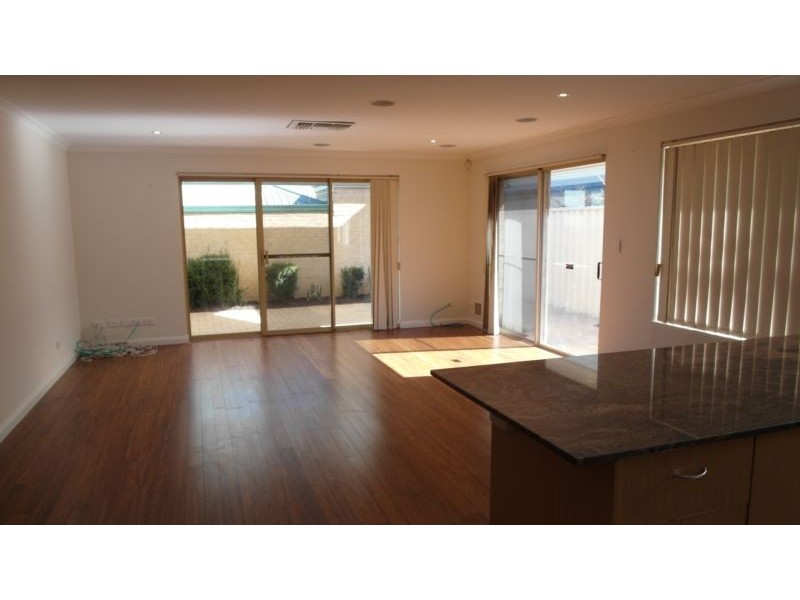 a/137 Lockhart Street, Como WA 6152
