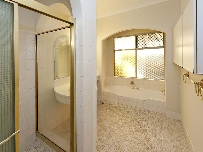 13 Stonehouse Crescent, Bentley WA 6102