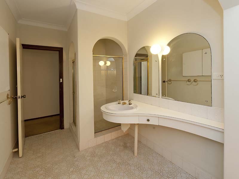 13 Stonehouse Crescent, Bentley WA 6102