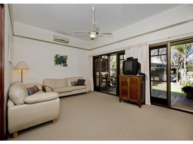 33 Fourth Avenue, Kensington WA 6151