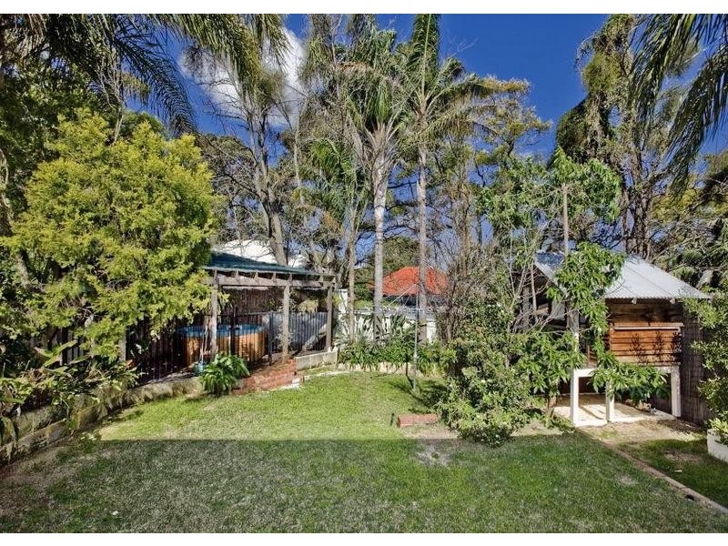 33 Fourth Avenue, Kensington WA 6151