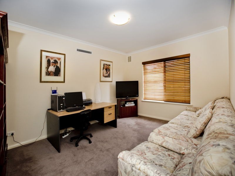 34 Roebuck Drive, Salter Point WA 6152