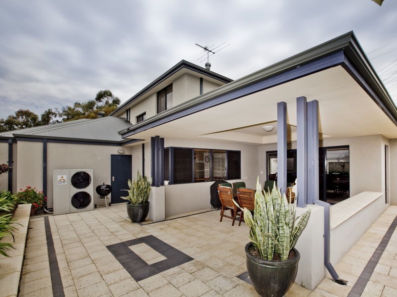 34 Roebuck Drive, Salter Point WA 6152