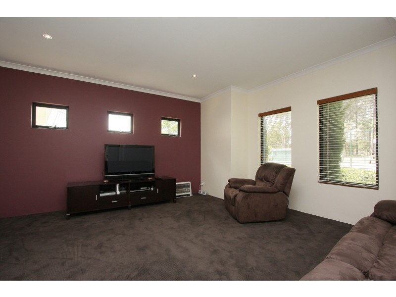 2 The Pines, Como WA 6152