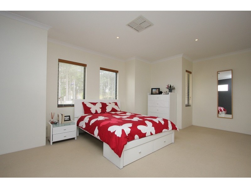 2 The Pines, Como WA 6152