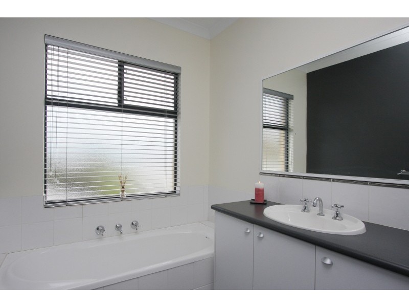 2 The Pines, Como WA 6152