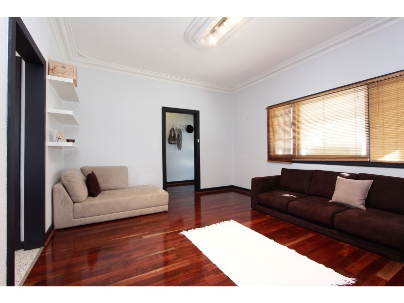 295 Keymer Street, Cloverdale WA 6105