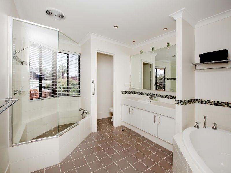 26 Carlow Circle, Waterford WA 6152