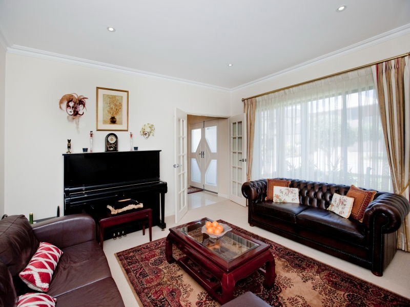 11 McNess Glade, Salter Point WA 6152