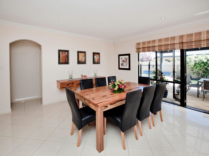 11 McNess Glade, Salter Point WA 6152