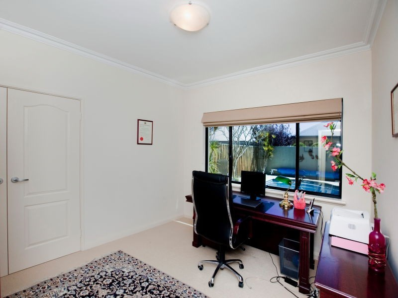 11 McNess Glade, Salter Point WA 6152