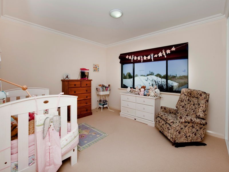 11 McNess Glade, Salter Point WA 6152