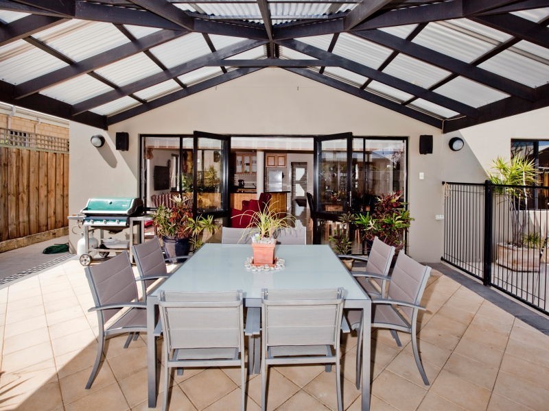 11 McNess Glade, Salter Point WA 6152