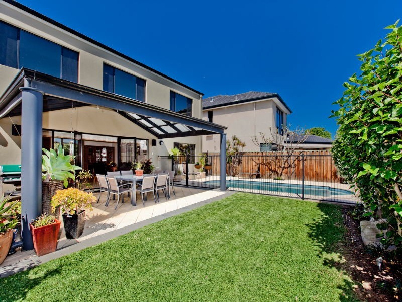 11 McNess Glade, Salter Point WA 6152