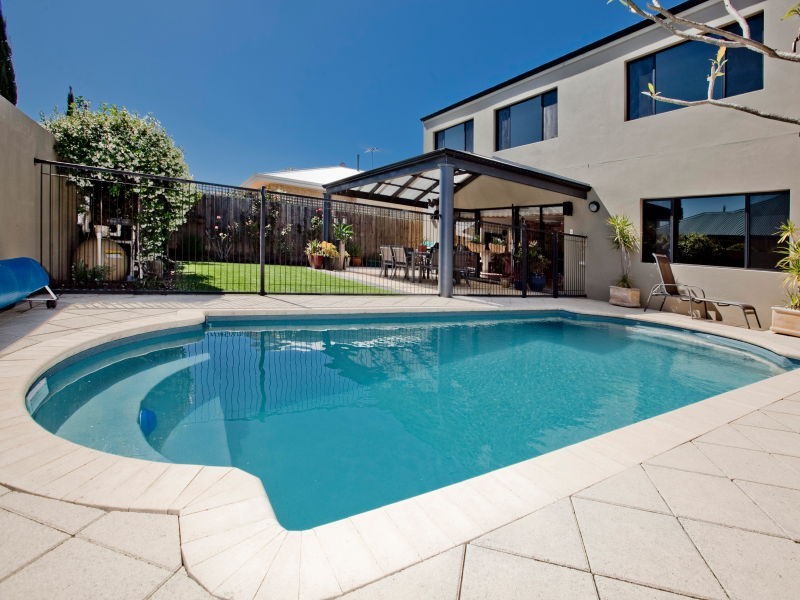 11 McNess Glade, Salter Point WA 6152